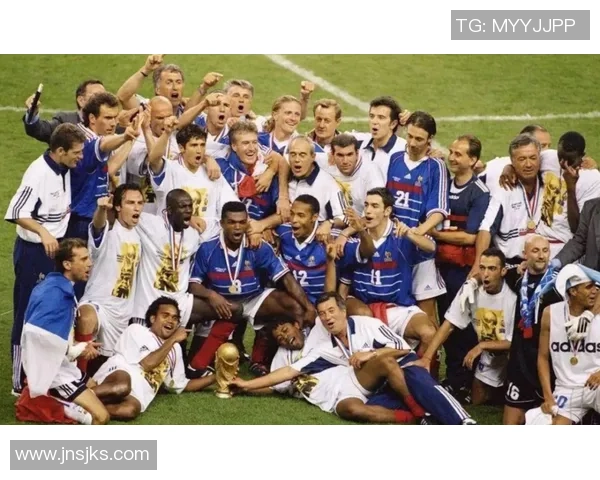 足球星弟崛起：从小场地到大舞台，他如何逆袭成为未来巨星