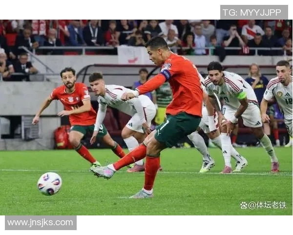 足球球星亲自踢过的足球背后的故事与历史价值解析