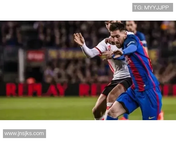 足球球星惨遭撞击面部变形瞬间 令人震惊的伤情引发广泛关注