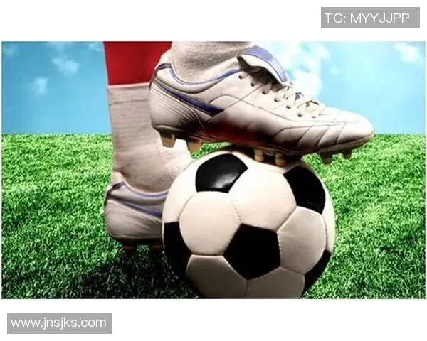 足球球星训练后肌肉放松与身体恢复的科学方法与实用技巧解析 足球球星训练后肌肉放松与身体恢复的科学方法与实用技巧解析