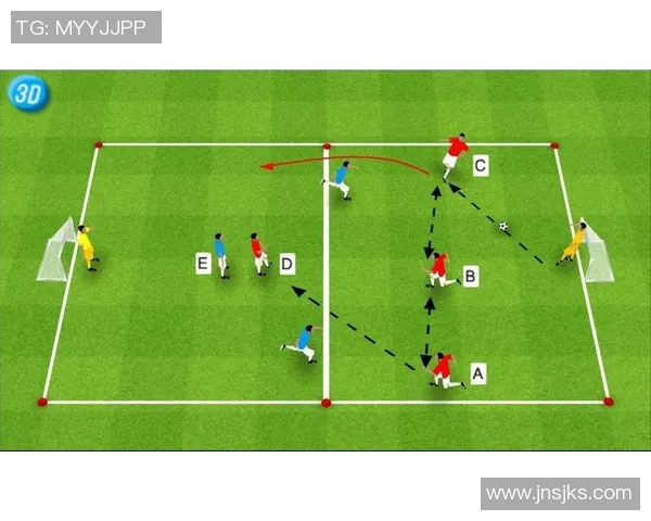足球球星转身过人技巧解析 如何通过转身突破对方防线并创造进攻机会