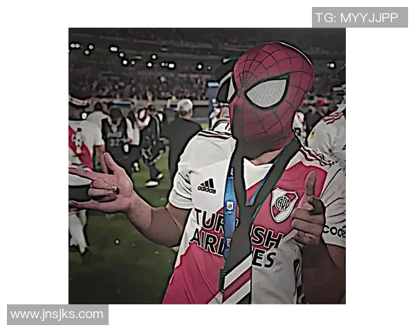 高清球星男足球头像集合展示精彩瞬间展现锋芒与实力 高清球星男足球头像集合展示精彩瞬间展现锋芒与实力